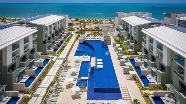 https___i.travelapi.com_lodging_40000000_39140000_39132600_39132531_d8e4ec8f_z